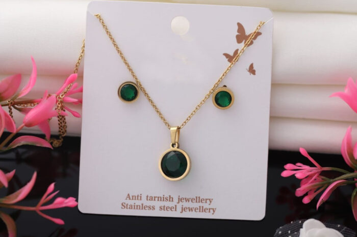 Green Stone Pendant with Earring Anti Tarnished Nacklace